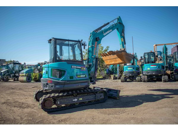 Midiexcavator SUNWARD 60 uf DISPONIBIL PENTRU INCHIRIERE de vanzare